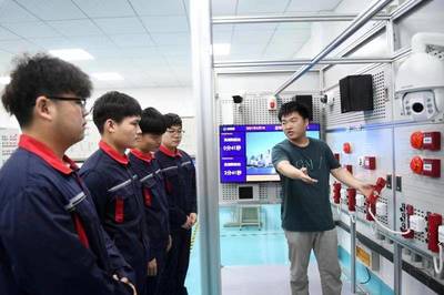 大力发展职业教育 服务经济高质量发展与技术推广